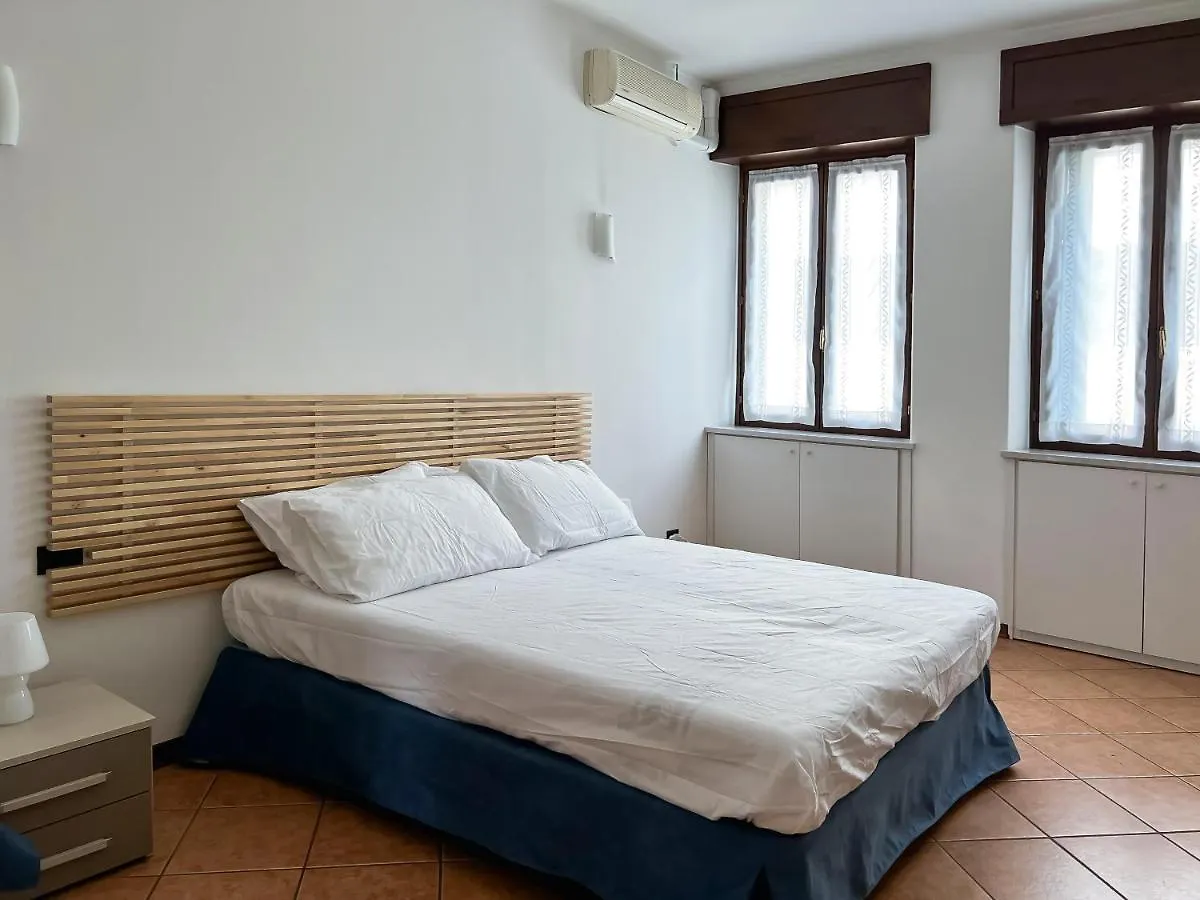 Amply Lit Harmony Home Via Brocchi Milán