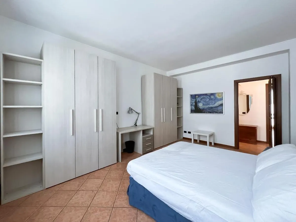 Amply Lit Harmony Home Via Brocchi Milán Italia