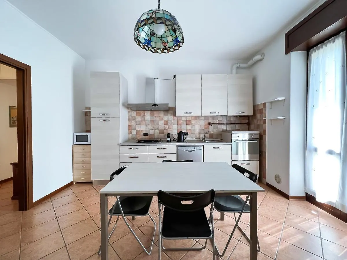 Amply Lit Harmony Home Via Brocchi Milán Italia