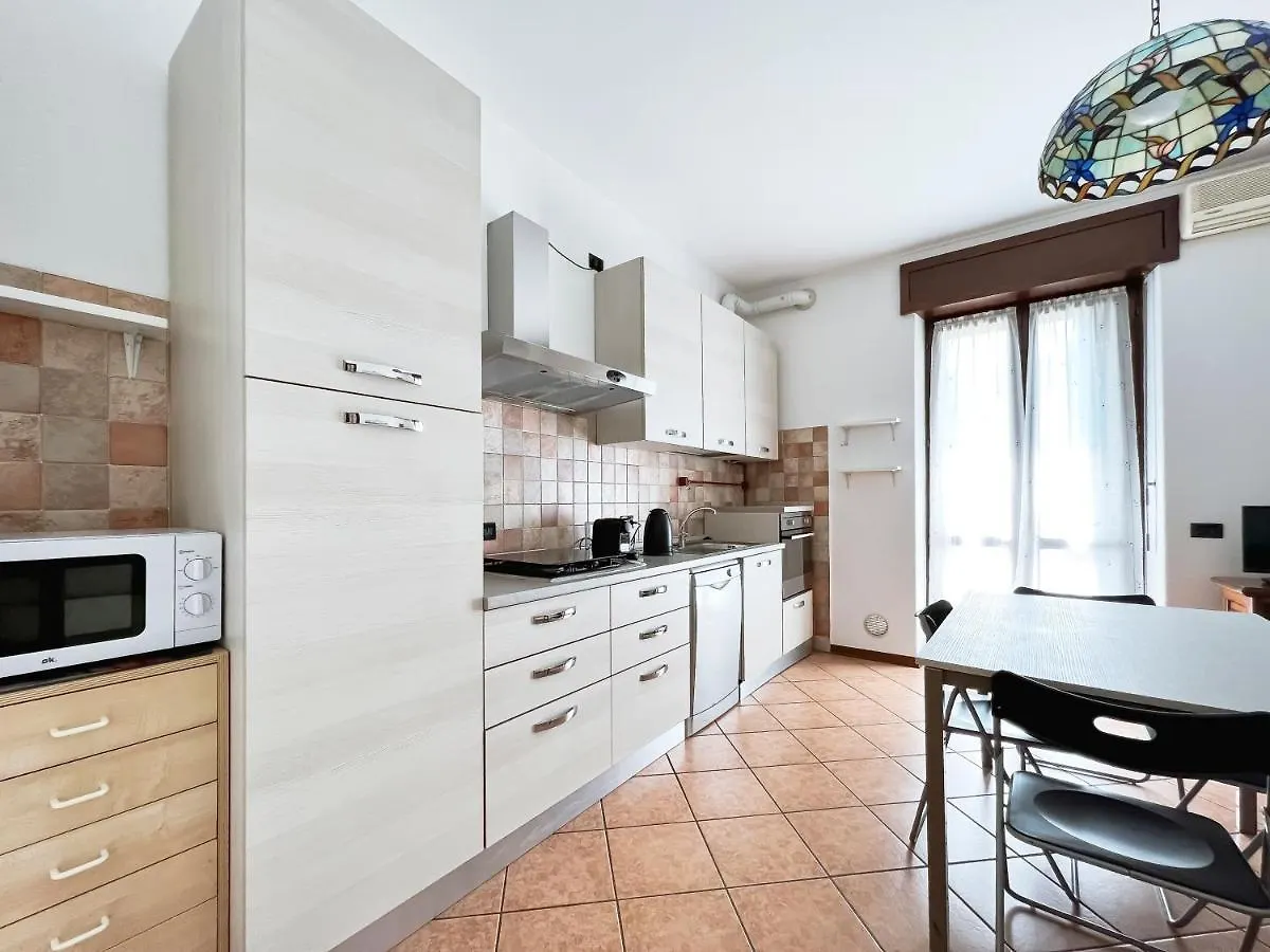 Amply Lit Harmony Home Via Brocchi Milán