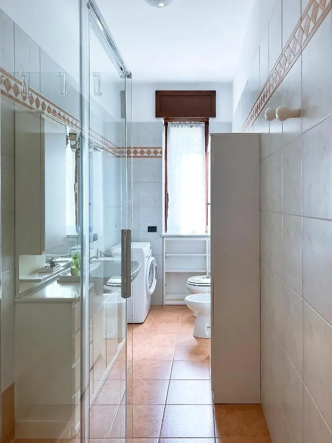 Amply Lit Harmony Home Via Brocchi Milán 0*,